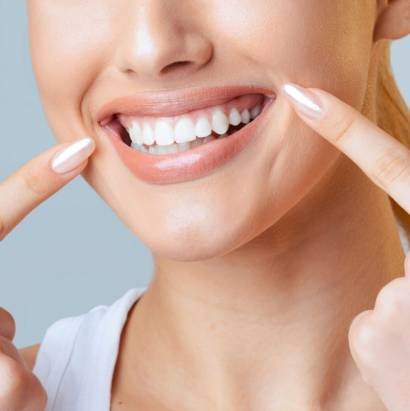 Does-Teeth-Whitening-Damage-Tooth-Enamel_ (1)